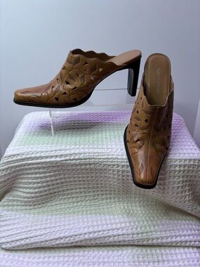 Naturalizer Brown Leather Cutout Scalloped Mule Heels, Size 8